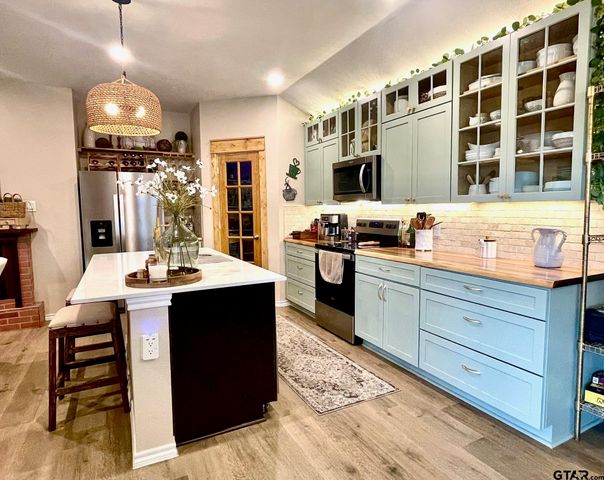 1206 Hidden Valley, Chandler, TX 75758