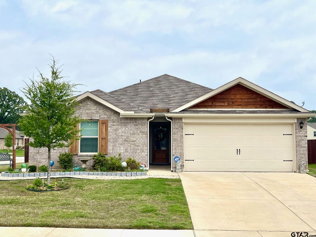 1206 Hidden Valley, Chandler, TX 75758