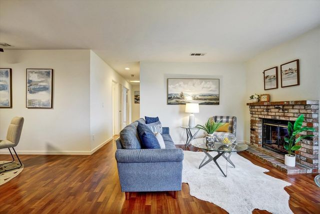 5221 5221 Lenore Ave, Livermore, CA 94550