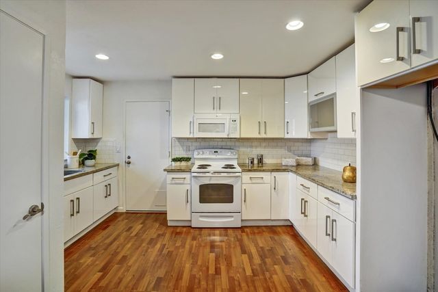 5221 5221 Lenore Ave, Livermore, CA 94550