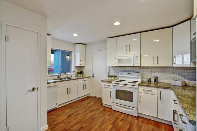 5221 5221 Lenore Ave, Livermore, CA 94550