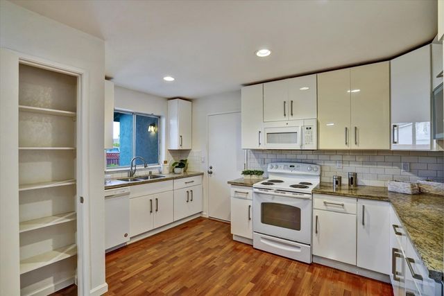 5221 5221 Lenore Ave, Livermore, CA 94550