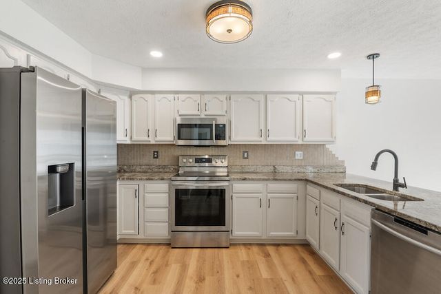 10417 Gisela Ct, Louisville, KY 40118