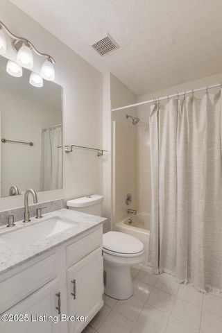 10417 Gisela Ct, Louisville, KY 40118