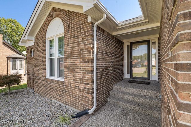 10417 Gisela Ct, Louisville, KY 40118