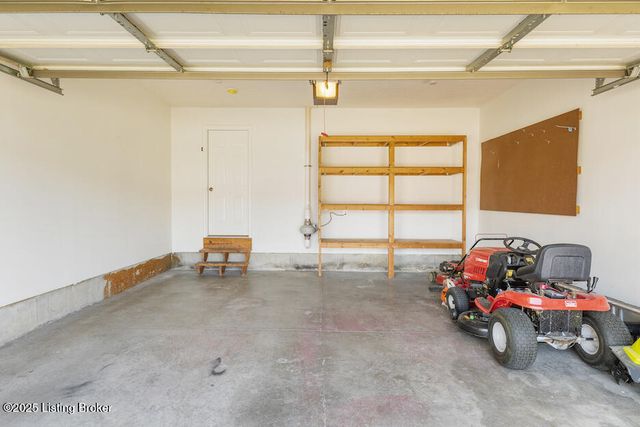 10417 Gisela Ct, Louisville, KY 40118