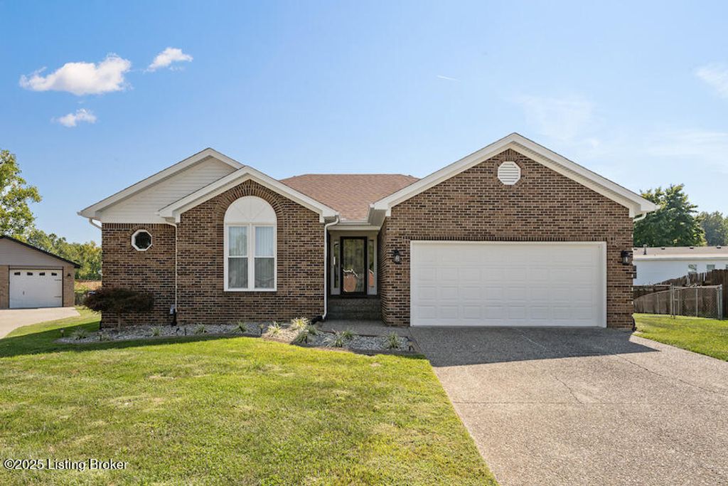 10417 Gisela Ct, Louisville, KY 40118