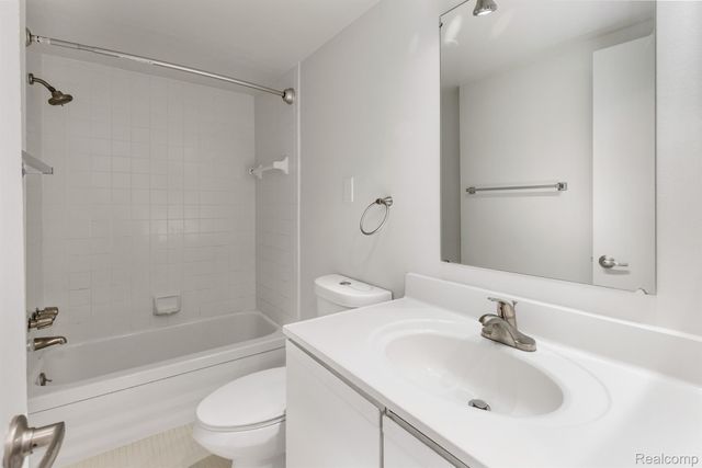 629 W Milwaukee Street 302, Detroit, MI 48202