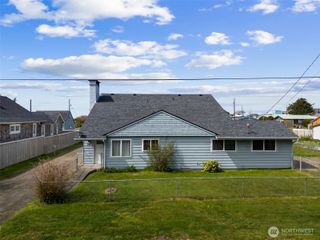 34 4th Street S, Pacific Beach, WA 98571