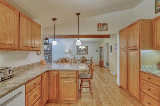 S43W36805 Laak LANE, Dousman, WI 53118