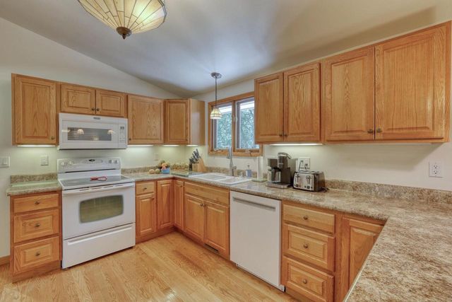 S43W36805 Laak LANE, Dousman, WI 53118