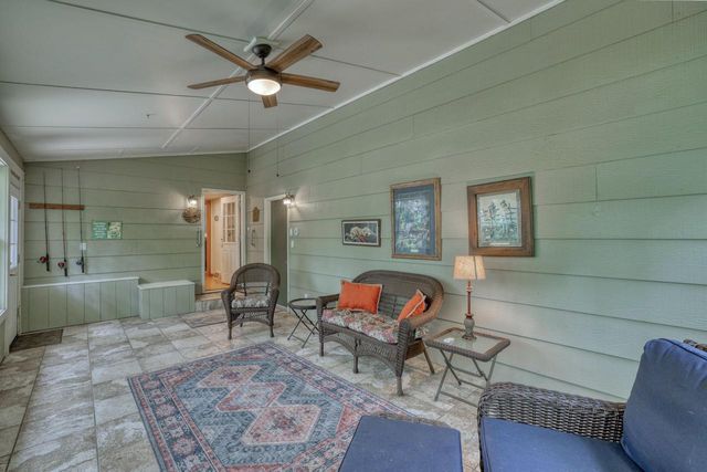 S43W36805 Laak LANE, Dousman, WI 53118