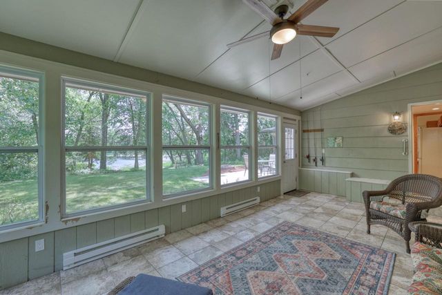 S43W36805 Laak LANE, Dousman, WI 53118