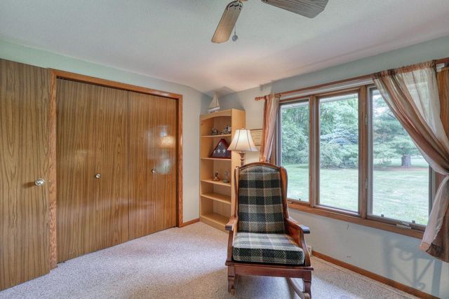 S43W36805 Laak LANE, Dousman, WI 53118