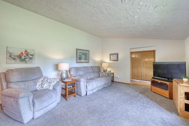 S43W36805 Laak LANE, Dousman, WI 53118
