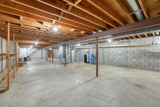 S43W36805 Laak LANE, Dousman, WI 53118