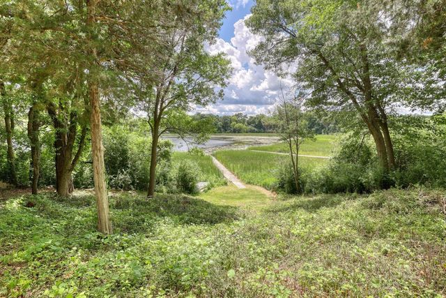 S43W36805 Laak LANE, Dousman, WI 53118