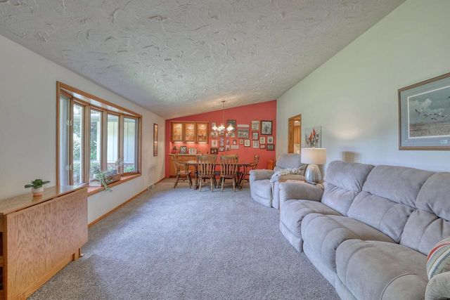 S43W36805 Laak LANE, Dousman, WI 53118