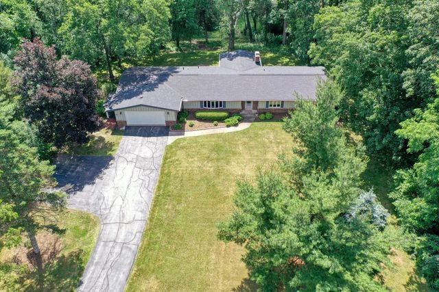 S43W36805 Laak LANE, Dousman, WI 53118