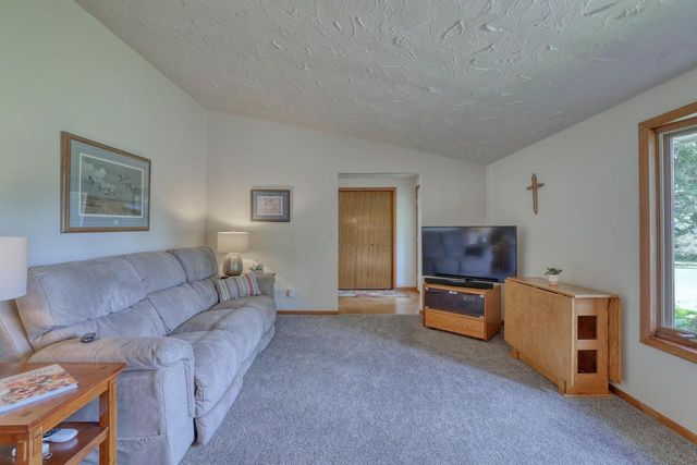 S43W36805 Laak LANE, Dousman, WI 53118
