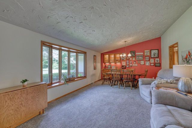 S43W36805 Laak LANE, Dousman, WI 53118
