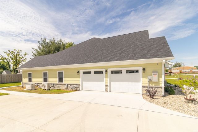 307 Blue River Drive, Knightstown, IN 46148