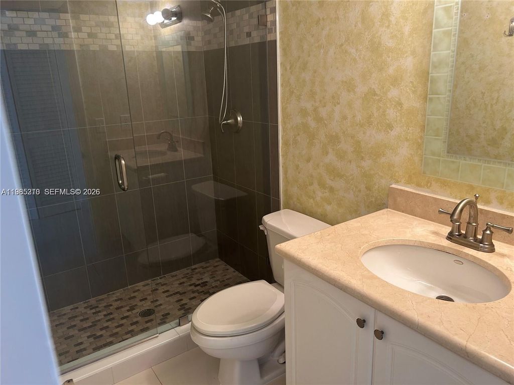 400 Leslie Dr 308, Hallandale Beach, FL 33009