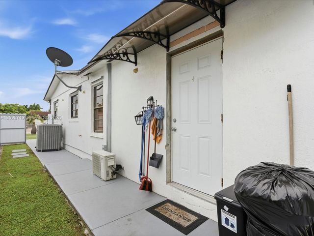 11741 SW 182nd Ter, Miami, FL 33177