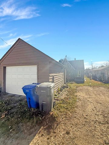 2003 Cottage Avenue E, Saint Paul, MN 55119