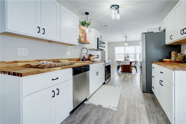 48 Coronet Road, Henrietta, NY 14623