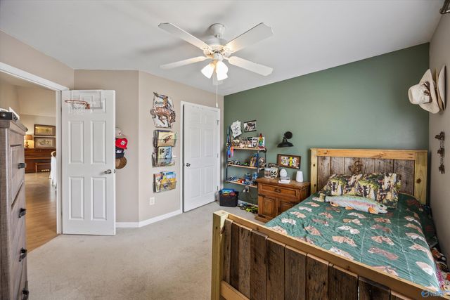 103 Red Sunset Circle, Owens Cross Roads, AL 35763