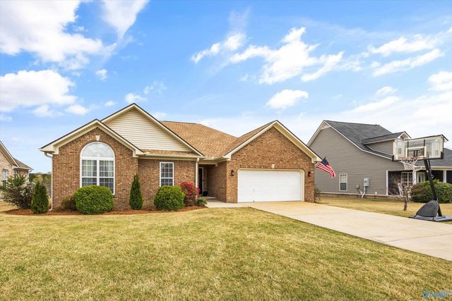 103 Red Sunset Circle, Owens Cross Roads, AL 35763