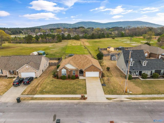 103 Red Sunset Circle, Owens Cross Roads, AL 35763