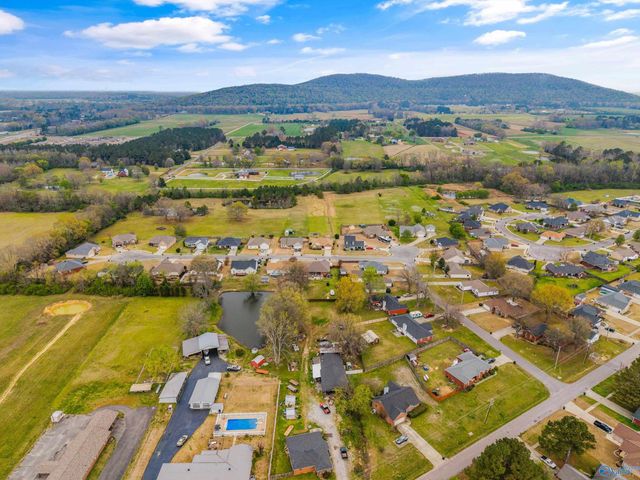 103 Red Sunset Circle, Owens Cross Roads, AL 35763