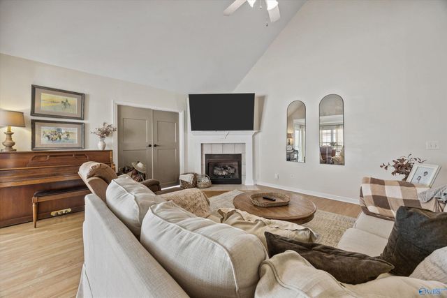 103 Red Sunset Circle, Owens Cross Roads, AL 35763