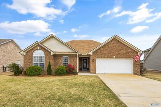 103 Red Sunset Circle, Owens Cross Roads, AL 35763