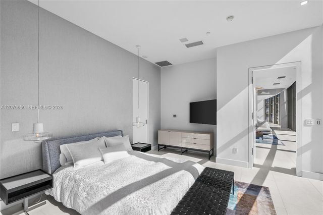 5875 Collins Avenue 401, Miami Beach, FL 33140