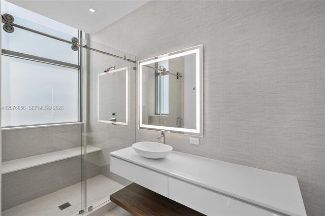 5875 Collins Avenue 401, Miami Beach, FL 33140