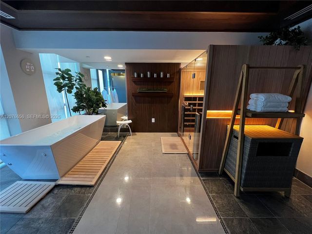 5875 Collins Avenue 401, Miami Beach, FL 33140