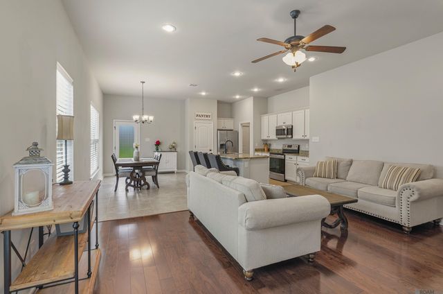 1819 Willow Bend Rd, St Gabriel, LA 70776