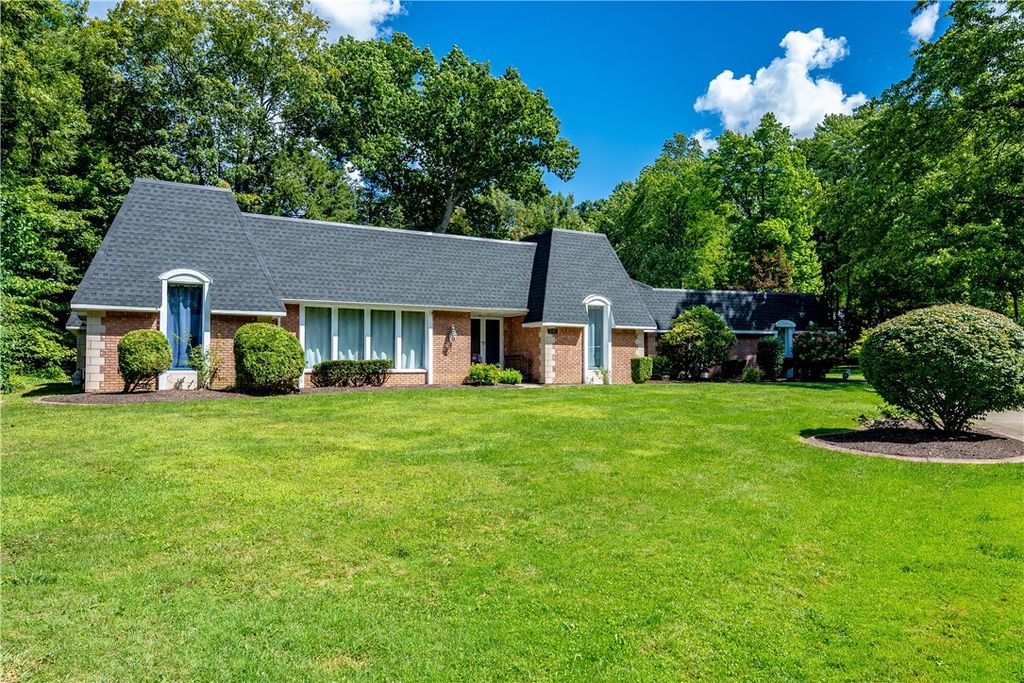 3707 Guilford Dr, Fairview Twp, PA 16506