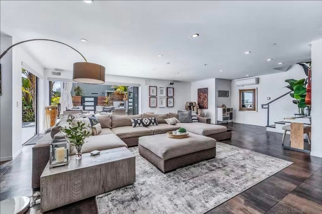 225 4th Street, Encinitas, CA 92024