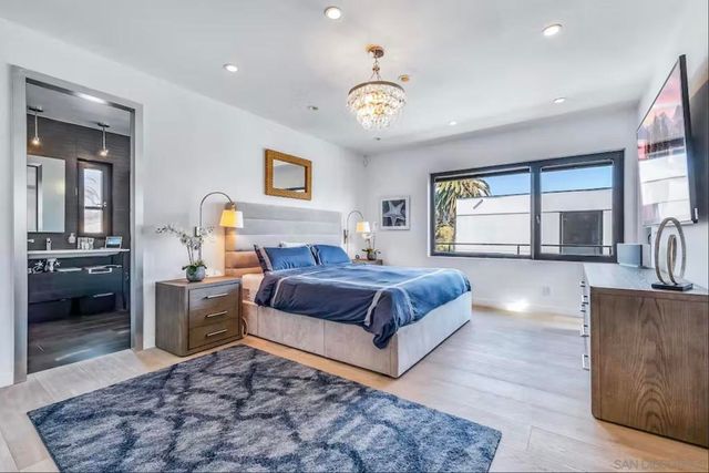 225 4th Street, Encinitas, CA 92024