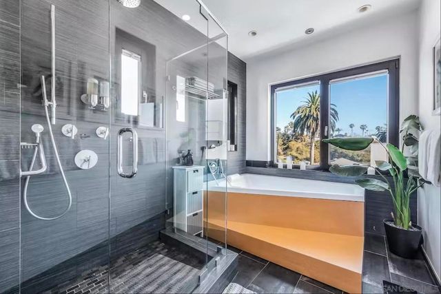 225 4th Street, Encinitas, CA 92024
