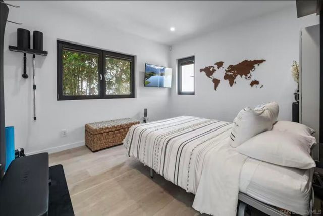 225 4th Street, Encinitas, CA 92024
