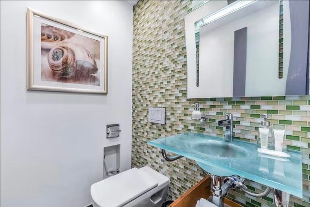 225 4th Street, Encinitas, CA 92024