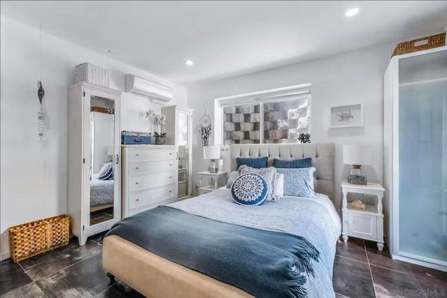 225 4th Street, Encinitas, CA 92024