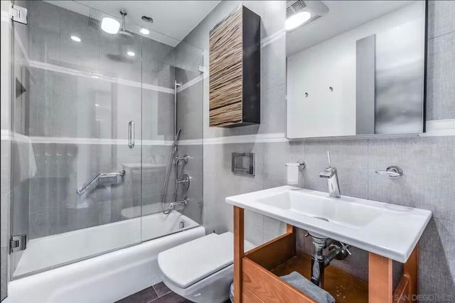 225 4th Street, Encinitas, CA 92024