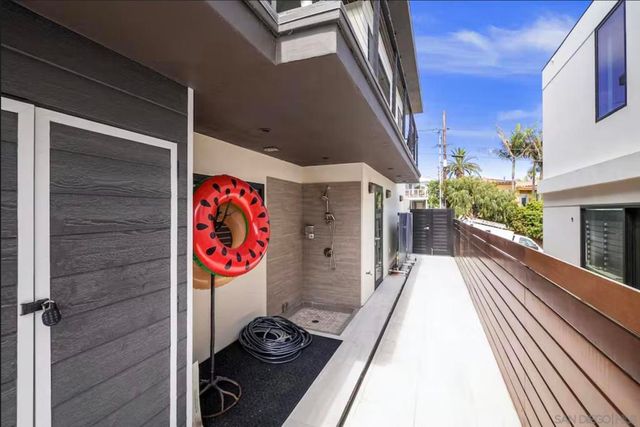 225 4th Street, Encinitas, CA 92024
