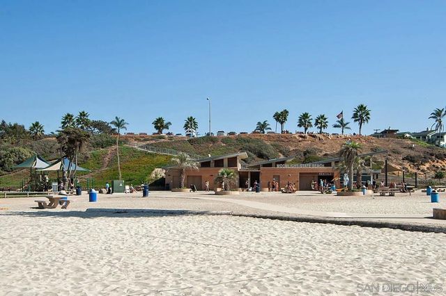 225 4th Street, Encinitas, CA 92024